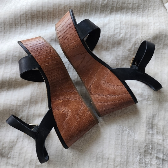 EUC ✅️ Wedge Sandal - Picture 4 of 5